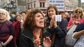 Arrestan a 13 manifestantes en protestas contra Macri en Argentina