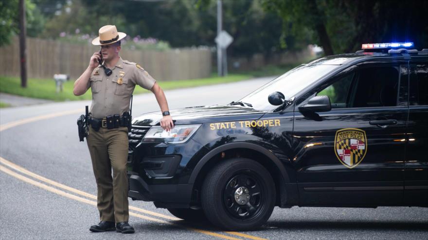 Un agente de policía bloquea una calle cercana al lugar del tiroteo, Baltimore, EE.UU., 20 septiembre 2018 (Foto: AFP)