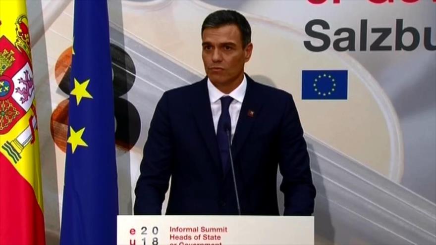 Pedro Sánchez es acusado de copiar en un libro