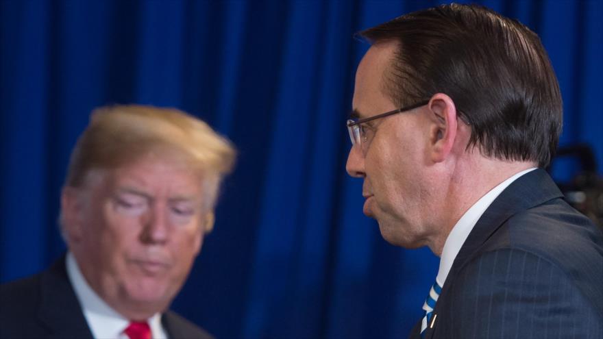 El vicefiscal general de EE.UU., Rod Rosenstein (dcha.), y el presidente Donald Trump en Nueva York, 23 de mayo de 2018. (Foto: AFP)