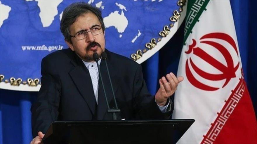 El portavoz de la Cancillería de Irán, Bahram Qasemi, habla en una rueda de prensa en Teherán, capital persa.