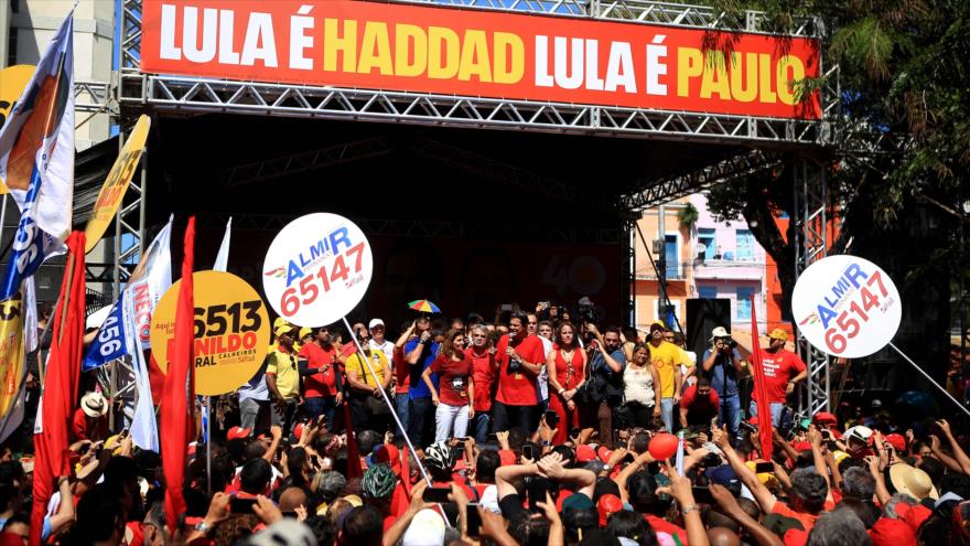 Fernando Haddad recibe apoyo multitudinario en Recife (Brasil)