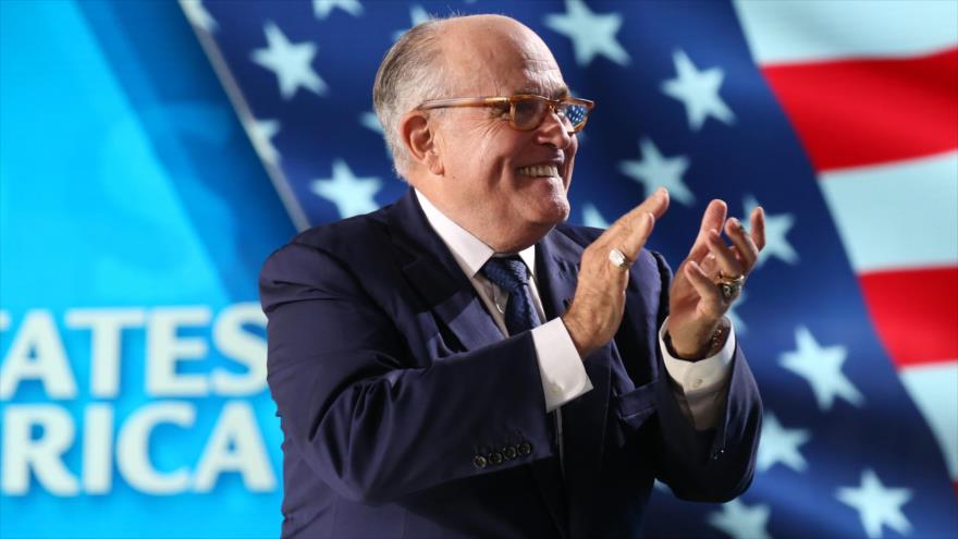 Rudy Giuliani, el asesor del presidente de EE.UU., Donald Trump, habla en una reunión del grupo terrorista MKO en Francia, 30 de junio de 2018. Foto:AFP