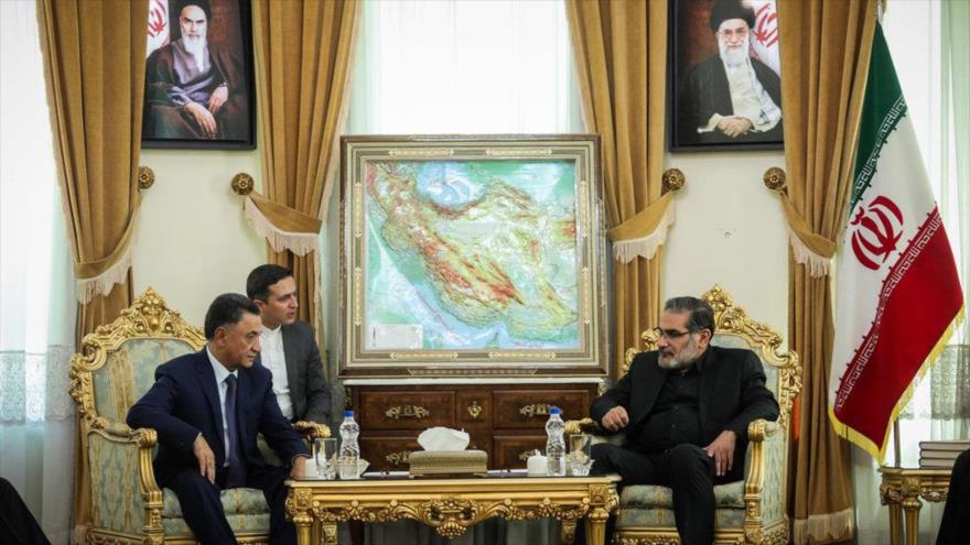Secretario del Consejo Supremo de Seguridad Nacional de Irán, Ali Shamjani, reunido con el ministro azerbaiyano Ramil Usubov, 24 de septiembre de 2018.