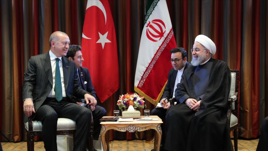 El presidente iraní, Hasan Rohani (dcha.), y su par turco, Recep Tayyip Erdogan, se reúnen en Nueva York, 24 de septiembre de 2018. (Foto: president.ir)