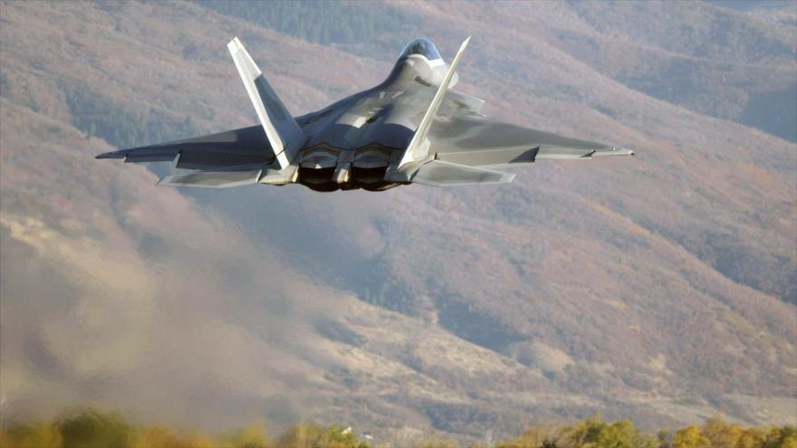 Foto: Avión ruso intercepta un caza F-22 de EEUU en cielo de Siria | HISPANTV