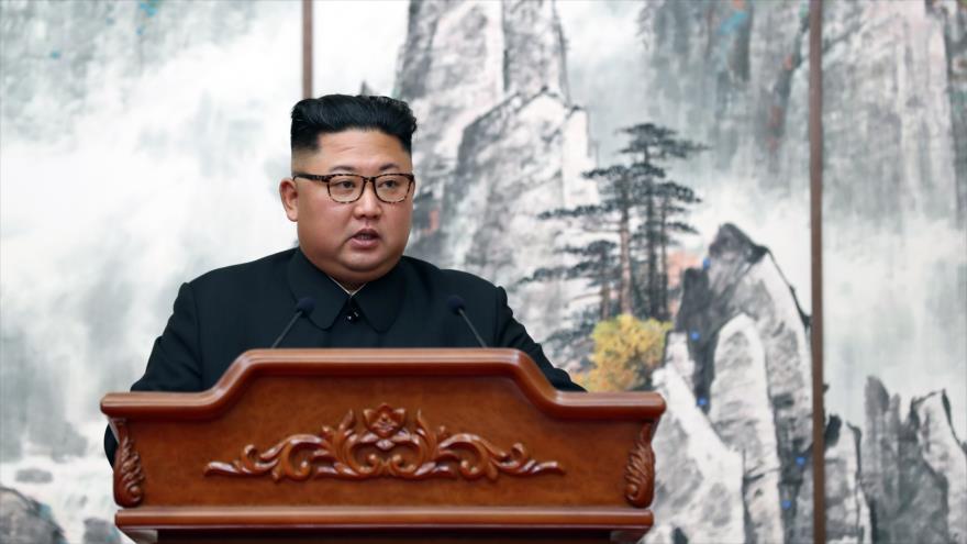 El líder de Corea del Norte, Kim Jong-un, habla en una conferencia de prensa en Pyongyang (capital norcoreana), 19 de septiembre de 2018. (Foto: AFP)