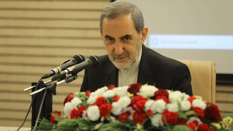 El asesor del Líder de Irán para Asuntos Internacionales, Ali Akbar Velayati, habla durante un evento en la Universidad Azad Islámica. (Foto: iau.ac.ir)
