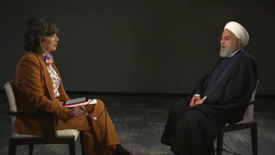 El presidente iraní, Hasan Rohani, habla durante una entrevista con la cadena estadounidense de televisión CNN, 25 de septiembre de 2018. 
