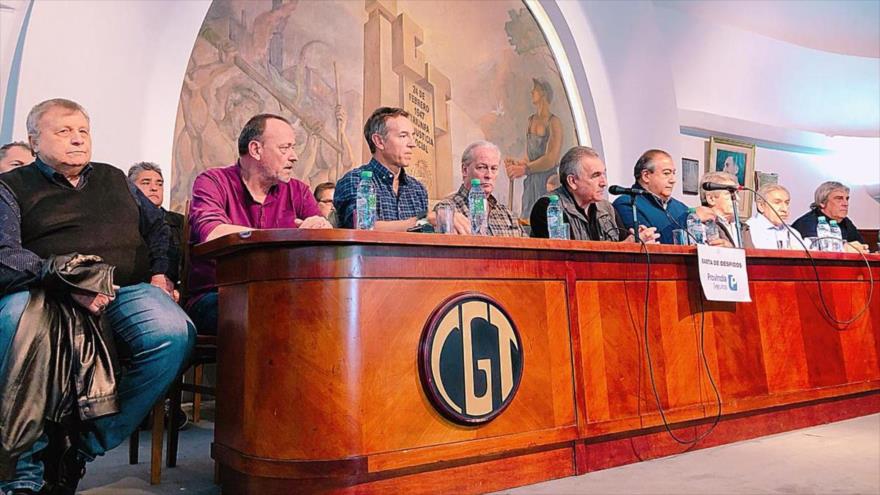 Miembros de la Confederación General del Trabajo (CGT), la mayor central obrera de Argentina, en una rueda de prensa, 25 de septiembre de 2018.