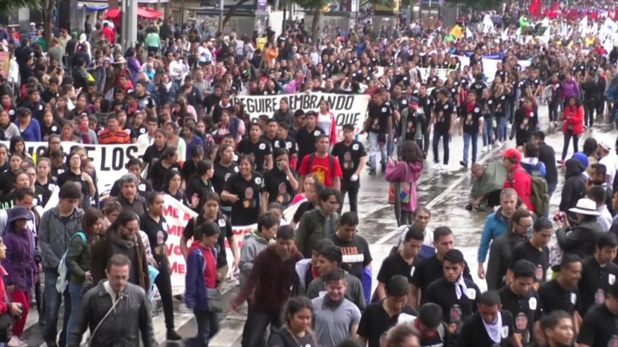 AMLO se reúne con padres de los 43 de Ayotzinapa