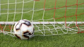 Vea como un portero comete un fallo garrafal al final del partido