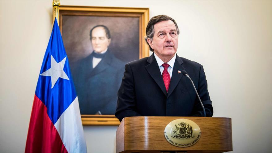 El canciller chileno, Roberto Ampuero, en una conferencia de prensa en la capital chileno, Santiago, 24 de septiembre de 2018. (Foto: AFP) 