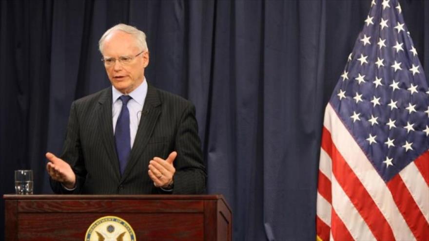 El representante especial de EE.UU. para Siria, James Jeffrey, comparece ante la prensa.