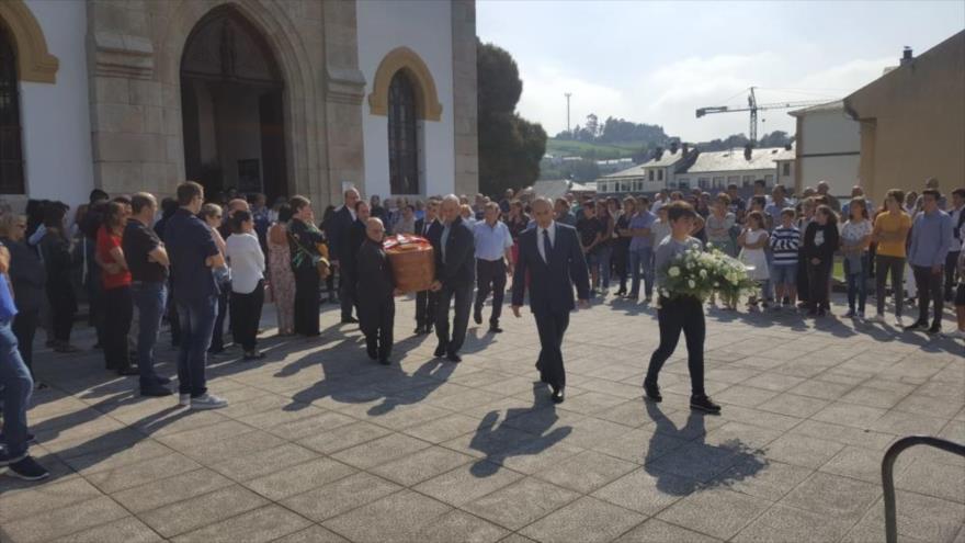 Funeral en Navia (Asturias, España) por el joven fallecido en un partido de fútbol, 29 de septiembre de 2018.