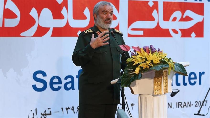 El coordinador adjunto del CGRI de Irán, el contralmirante Ali Fadavi, en una ceremonia en Teherán, 5 de julio de 2017. (Foto: IRNA)