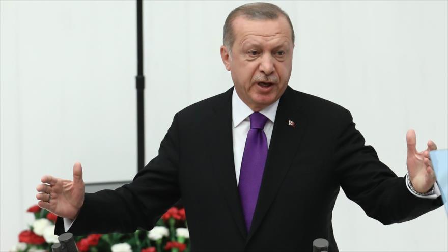 El presidente de Turquía, Recep Tayyip Erdogan, habla en el Parlamento del país en Ankara, 1 de octubre de 2018. (Foto: AFP) 