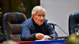 Chomsky: aíslan a Lula para dar un golpe de Estado blando en Brasil