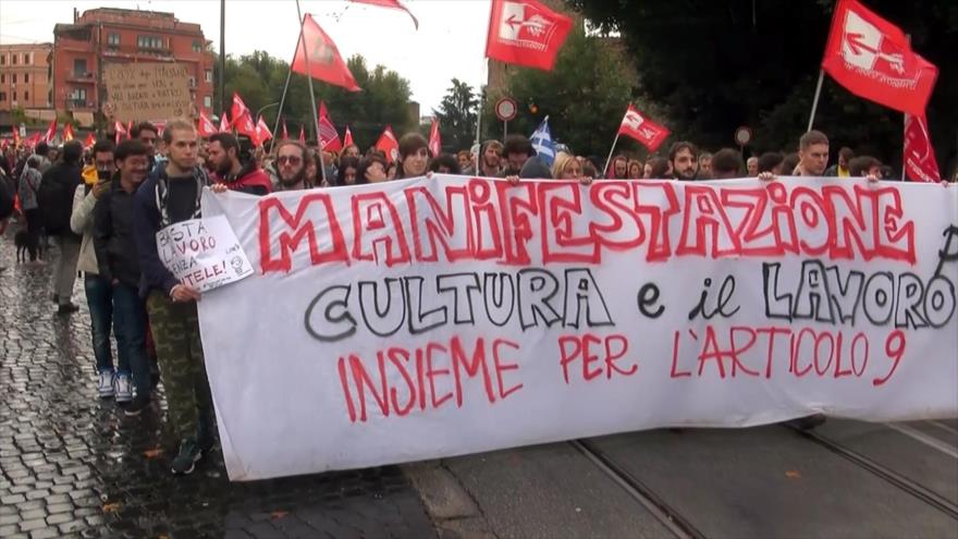 Italianos protestan contra el desempleo y la explotación laboral