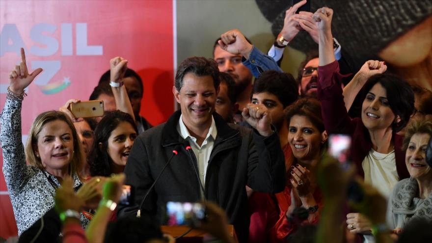 El candidato a la presidencia brasileña, Fernando Haddad, habla tras conocerse los resultados electorales, Sao Paulo, 7 de octubre de 2018. (Foto:AFP)