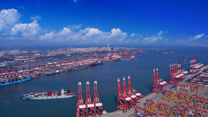 El puerto de Qingdao, segundo mayor puerto abierto al comercio exterior de China (noreste).
