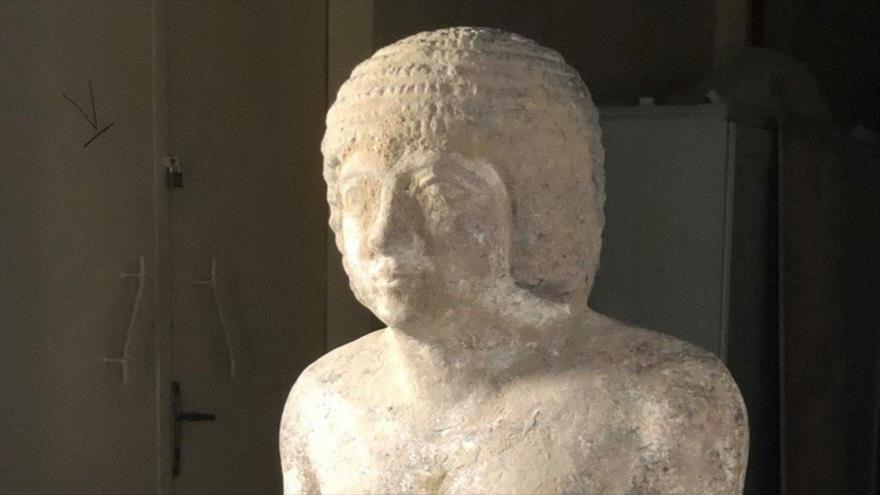 Estatua del guardián de los secretos descubierta por un grupo de arqueólogos checos.