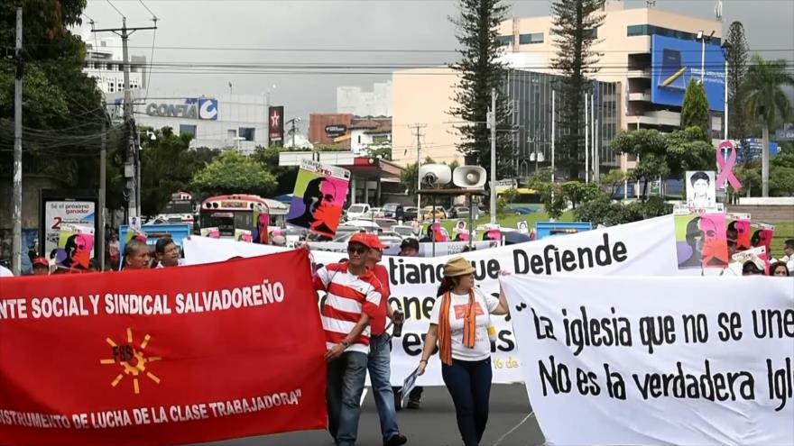 Salvadoreños exigen juicio contra implicados en asesinato de Romero