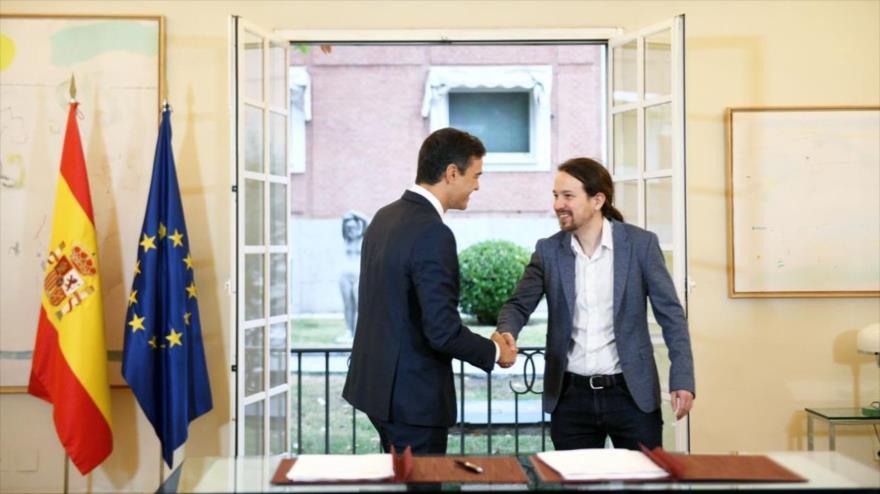 El presidente del Gobierno español, Pedro Sánchez (izq.), y el líder de Podemos, Pablo Iglesias, en el Palacio de la Moncloa, 11 de octubre de 2018.