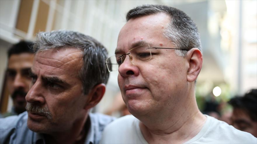 Turquía ordena liberación de pastor estadounidense Brunson