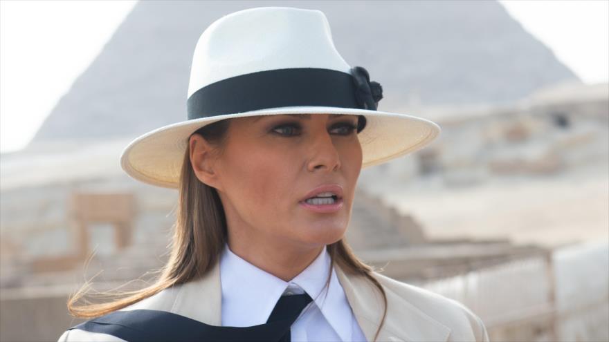 La primera dama de EE.UU., Melania Trump, visita las pirámides de Egipto, 6 de Octubre de 2018. (Foto: AFP)