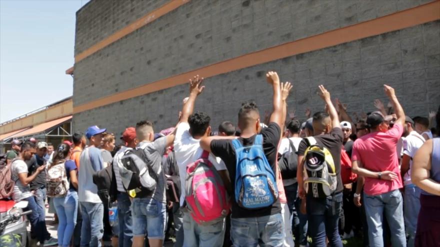 Hondureños conforman caravana de migrantes