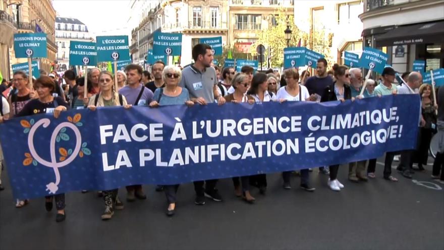 Franceses protestan en defensa del clima