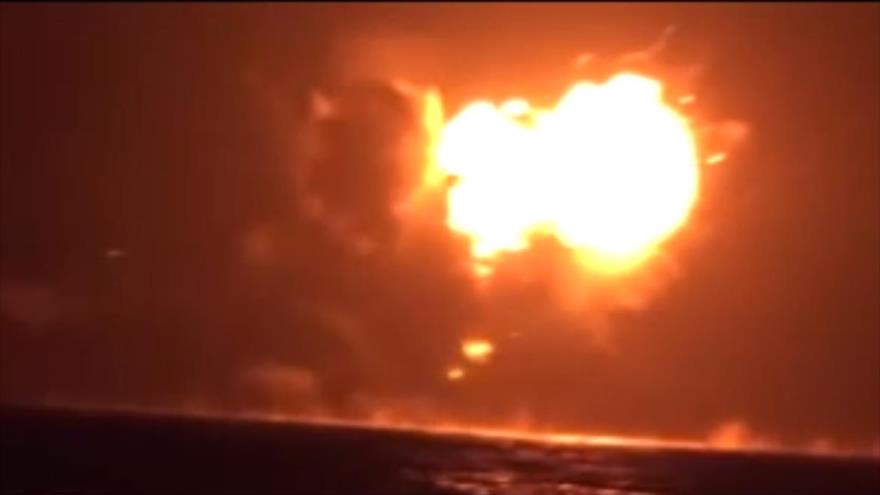 Vídeo: Destrucción de buque emiratí por las fuerzas yemeníes