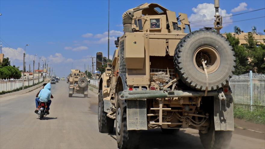 Vehículos de la llamada coalicón anti-EIIL en la provincia siria de Al-Hasaka, 5 de junio de 2018. (Foto: AFP)