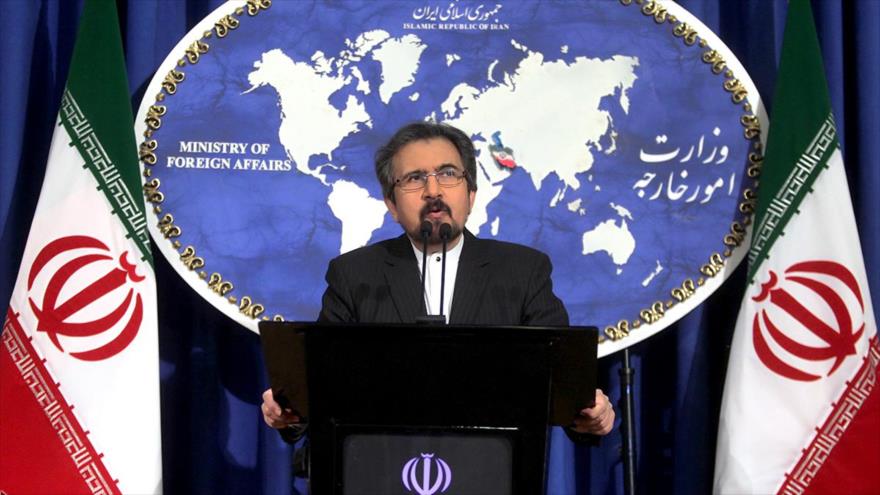 El portavoz de la Cancillería iraní, Bahram Qasemi, da una rueda de prensa en la sede del ministerio en Teherán, capital persa.
