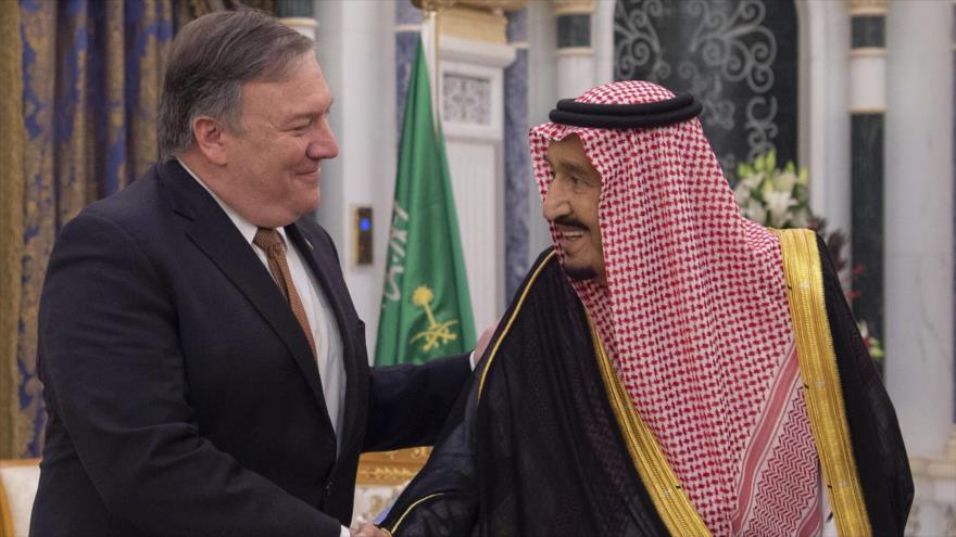 El secretario de Estado de EE.UU., Mike Pompeo, se reúne con el rey saudí, Salman bin Abdulaziz Al Saud, Riad, 16 de octubre de 2018. (Foto: AFP)