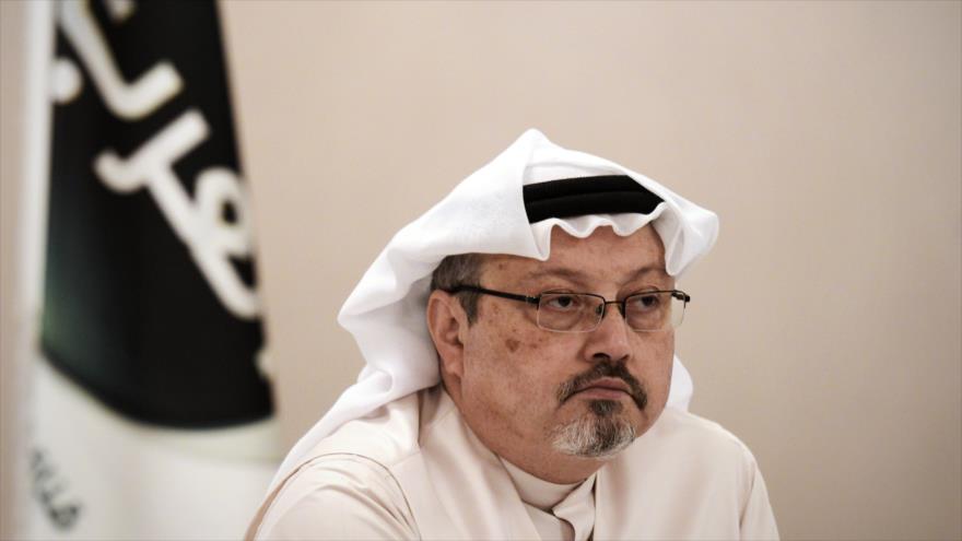 El periodista saudí desaparecido Yamal Jashoggi, en una rueda de prensa en Manama (capital de Baréin), diciembre de 2014. (Foto: AFP)