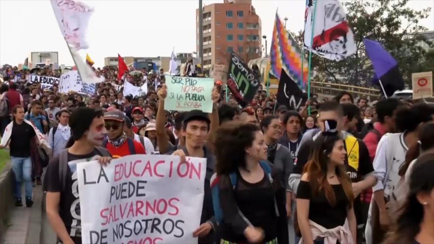 Universitarios colombianos marchan por mejor presupuesto