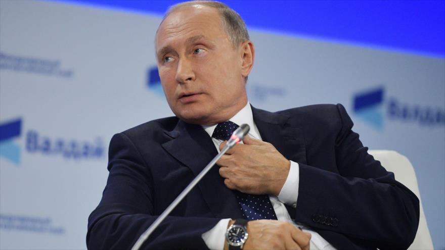El presidente de Rusia, Vladimir Putin, durante la 15.ª reunión anual del club de debates Valdái en Sochi, 18 de octubre de 2018. (Foto: AFP)