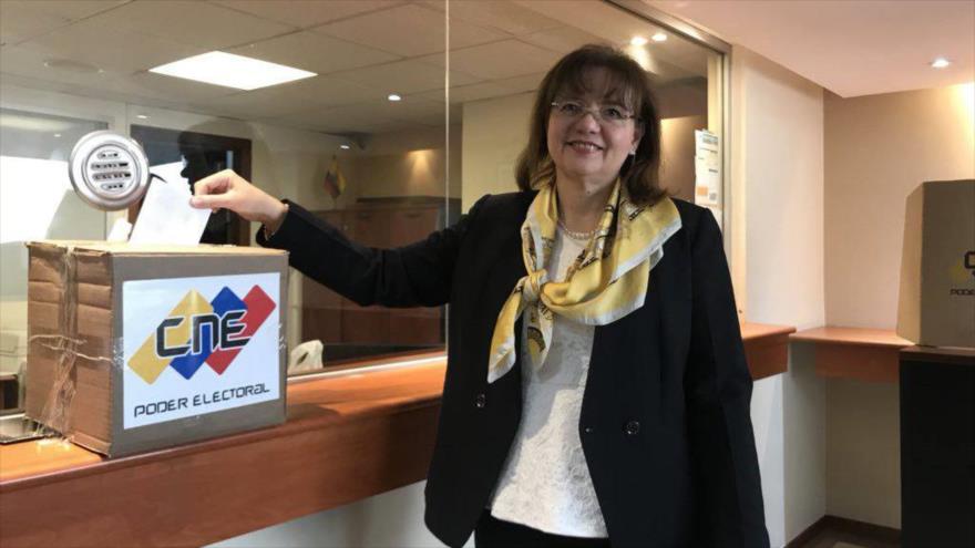 La embajadora de Venezuela en Ecuador, Carol Delgado.