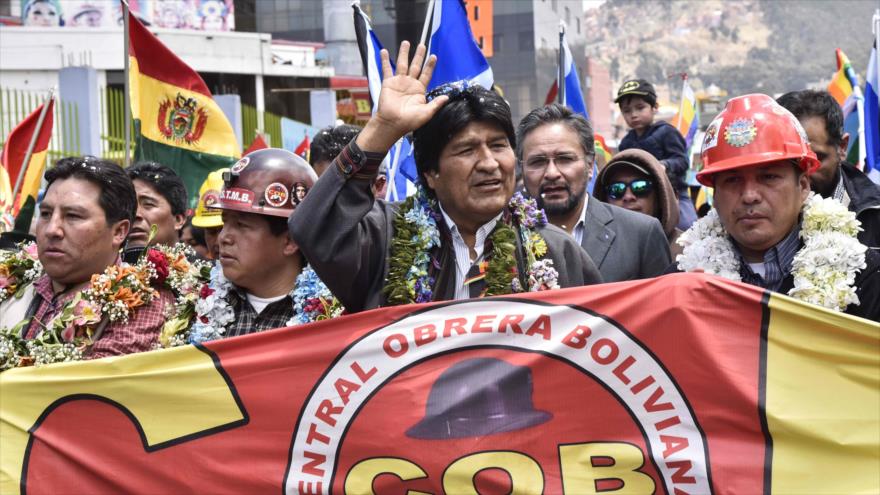 El presidente de Bolivia, Evo Morales, marcha junto a miembros de organizaciones sociales, La Paz, 10 de octubre de 2018.