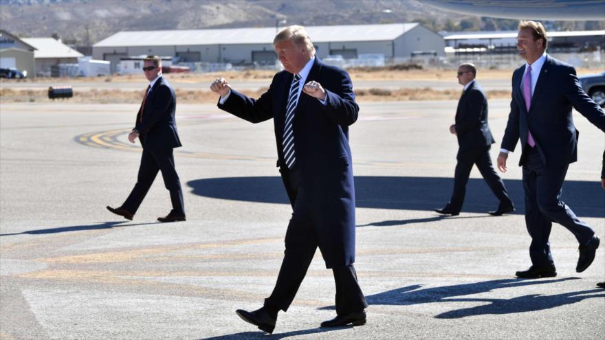 El presidente de EE.UU., Donald Trump, gesticula antes de dar un mitin en Nevada (oeste de EE.UU.), 20 de octubre de 2018. (Foto: AFP)