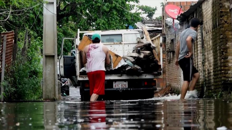 Subida del río afecta a familias pobres de Paraguay