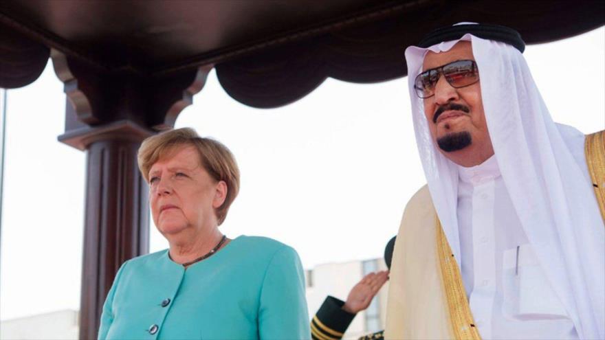 La canciller alemana, Angela Merkel, y el rey saudí, Salman bin Abdulaziz Al Saud, en Riad, 30 de abril de 2017. (Foto: Reuters)