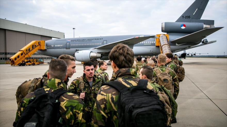 Los soldados neerlandeses se preparan para participar en las maniobras Trident Juncture 2018, 19 de octubre de 2018. (Foto: AFP)