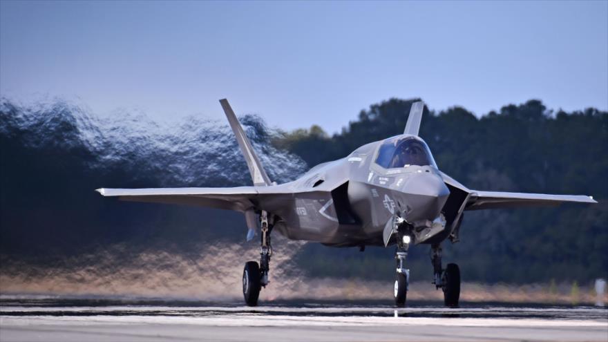 Un caza F-35 de EE.UU. en la pista de aterrizaje de la base aérea del Cuerpo de Infantería de Marina de Beaufort, 18 de septiembre de 2018. (Foto: AFP)