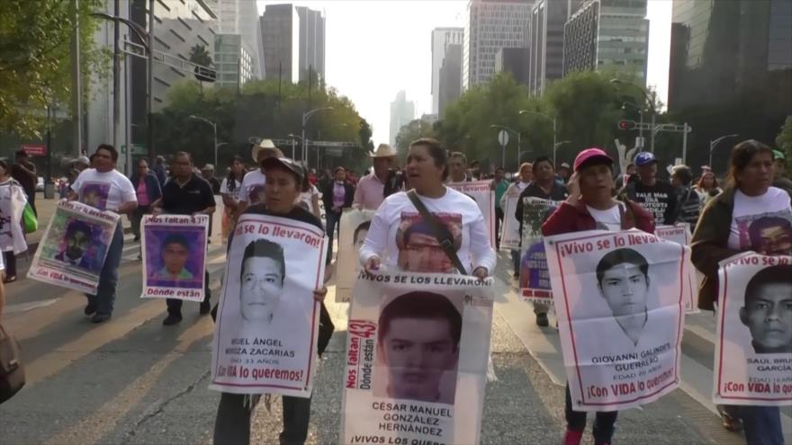 EPN no cumplió: Padres de los 43 normalistas de Ayotzinapa 