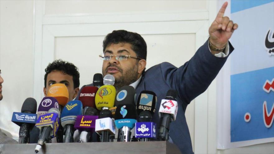 El presidente del Comité Supremo Revolucionario de Yemen, Muhamad Ali al-Houthi, habla con la prensa.