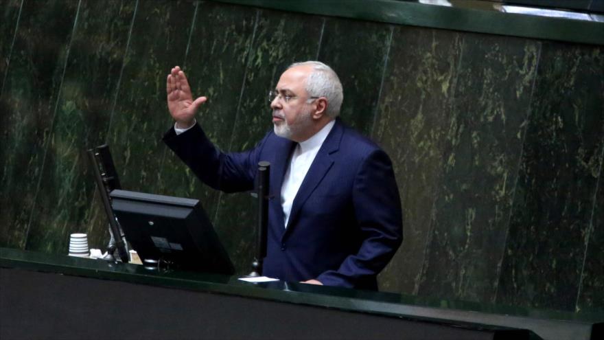 El canciller iraní, Mohamad Yavad Zarif, ofrece un discurso ante el Parlamento iraní en Teherán (capital), 7 de octubre de 2018. (Fuente: AFP).