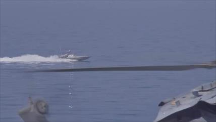 Vea cómo se acerca un barco iraní al USS Essex en el Golfo Pérsico